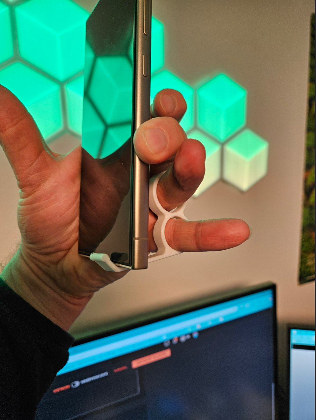 Finger Phone Holder / Stand